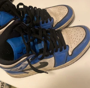 Air jordans  - Jordans ”signal blue”. Storlek 42. Cond 7/10.