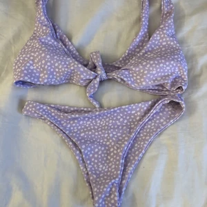 Shein bikini - Jättefin bikini från shein som är endast testad.  Det är storlek m men skulle säga att det är mer en s☺️