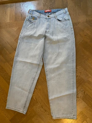 Butter baggy pants - Snygga baggy jeans! Skick 10/10 andvönda 2 ggr!