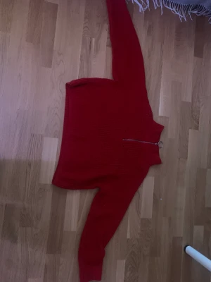 En stickad tröja. - En super skön stickad tröja. Den är tvättad.