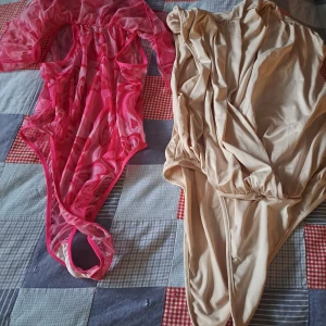Två helt nya bodies stl XL - Helt nya bodies i stl XL en rosa och en beige.