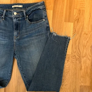 Levis Jens strl 28 - Snygg 721 high rise skinny Levis Jeans! 