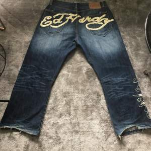 Riktigt feta edhardy jeans köpta här på plick. Riktigt najs fit baggy som fan. Funkar t alla me bälte! Ba o skriva om man har någon fråga angående passform. Kan även tänka mig o byta