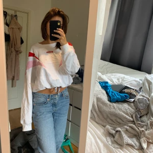 Tjocktröja - Super fin tjocktröja från Levis med justerbart band där nere