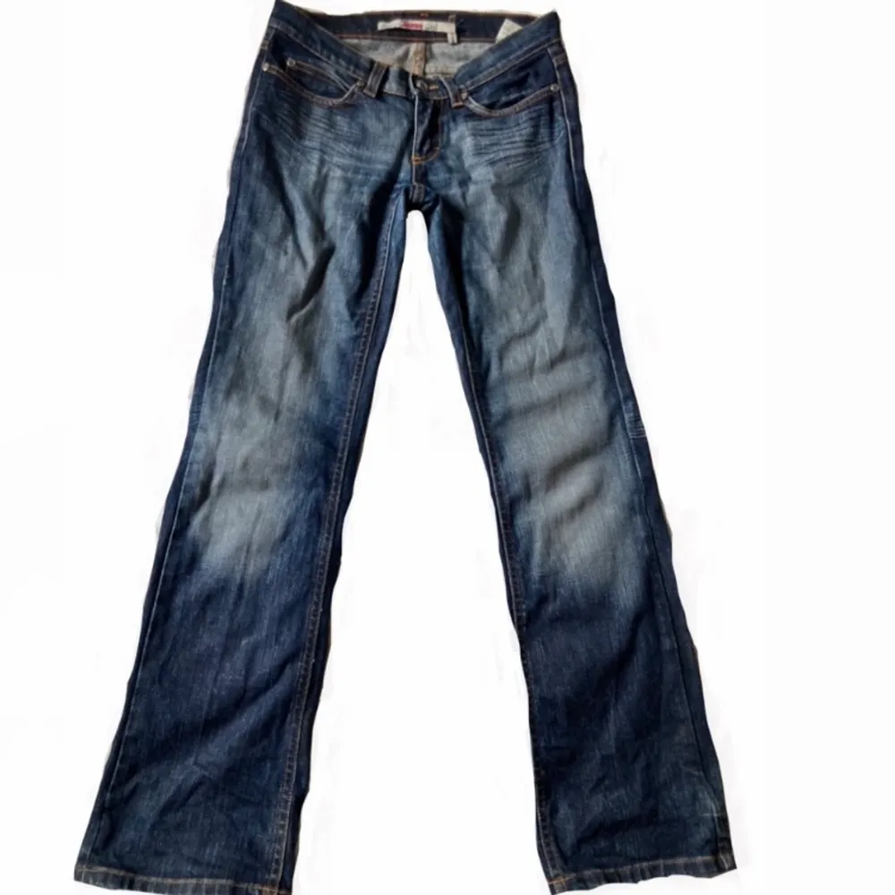 Fett snygga jeans från only som tyvärr är försmå!💕. Jeans & Byxor.