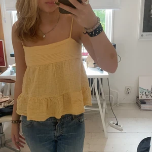 Zara topp - Populär och så söt zara topp! Jättefin i ryggen💛💛