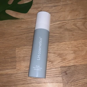 Setting spray från Linda Hallberg  - Säljer denna setting sprayen från Linda Hallberg💓 endast testad. Nypriset är 250kr. Köptes förra veckan