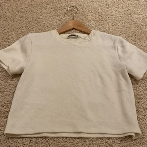 Stickad tshirt  - En stickad t shirt från zara💓