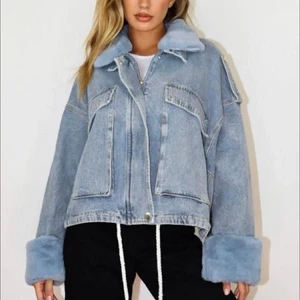 Jeansjacka💗 - Intressekoll på min assnygga jeansjacka från missguided som är i bra skick! Två första bilderna är lånade, jackan är i storlek XS men passar s också 🥰 skriv privat för fler bilder ❤️