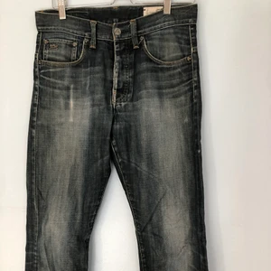 Jeans - Ett par skit snygga baggy byxor som är fram Raw! Sitter hyfsat stort på mig så är ish en 34 i storlek!
