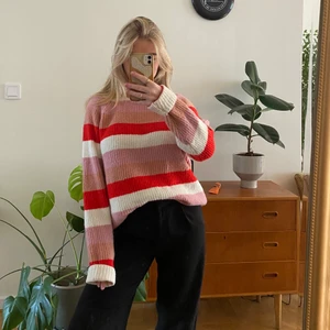 Stickad tröja  - Färgglad stickad tröja 💗❤️ supermysig och skön till hösten. Finaste färgarna också 