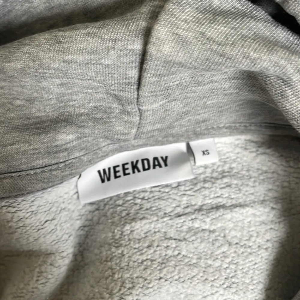 Weekday hoodie strl XS. Hoodies.