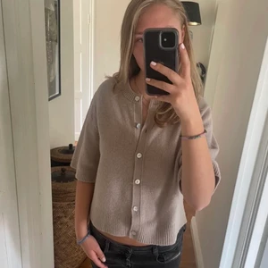 & Other stories kofta  - Så fin kofta från & Other Stories ❤️Bud:830kr. Köp direkt för 1000kr. (lånad första bild)