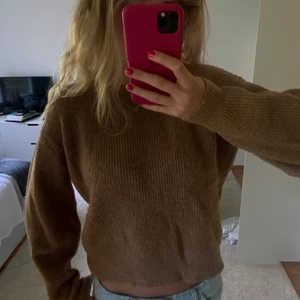 Tröja - Höstig beige/brun stickad tröja från dilvin. 