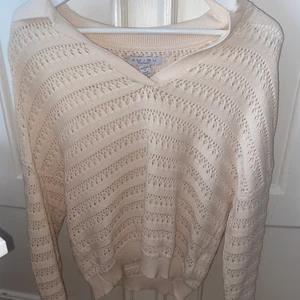 Stickad tröja  - Stickad beige tröja. Väldigt bra skick. Nyskick❤️