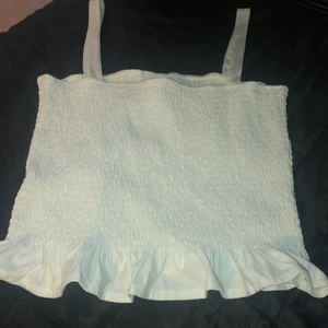 Vit topp från HM - I bra-skick  Från HM 