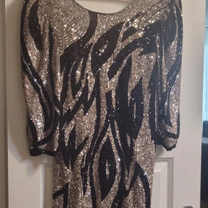 bröllopsklänning - nyskick, använd en gång. säljer pga att jag inte använder 