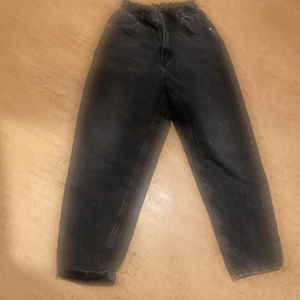 H&M.  köpte för 199  - Den är i bra skick och köpt för 199 köpt på H&M👍👖❤️