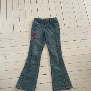 Lågmidjade bootcut jeans - Skitsnygga lågmidjade bootcut jeans i xs💓 