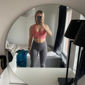 Aimn gråa tränings tights - Gråa tränings tights från märket Aimn. Använda en del men fortfarande i bra skick. Storlek S