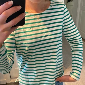 Randig tröja  - Randig tröja ifrån Bondelid i storlek XS, men passar mig i storlek S. 