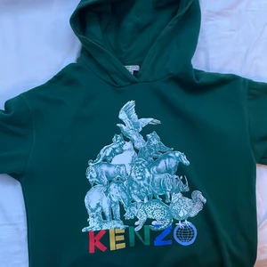 Kenzo hoodie - Inte använt på något år så säljer den nu, köpt på ni för något år sedan.