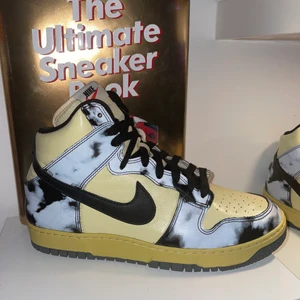 Nike Dunk High 1985 ”Acid Wash Cream” - Tja säljer dessa helt nya aldrig testa Nike dunk high, väldigt underskattade skor my opinion. Säljer dom för retail+frakt.