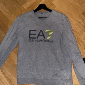 Armani tröja - Storlek m/s