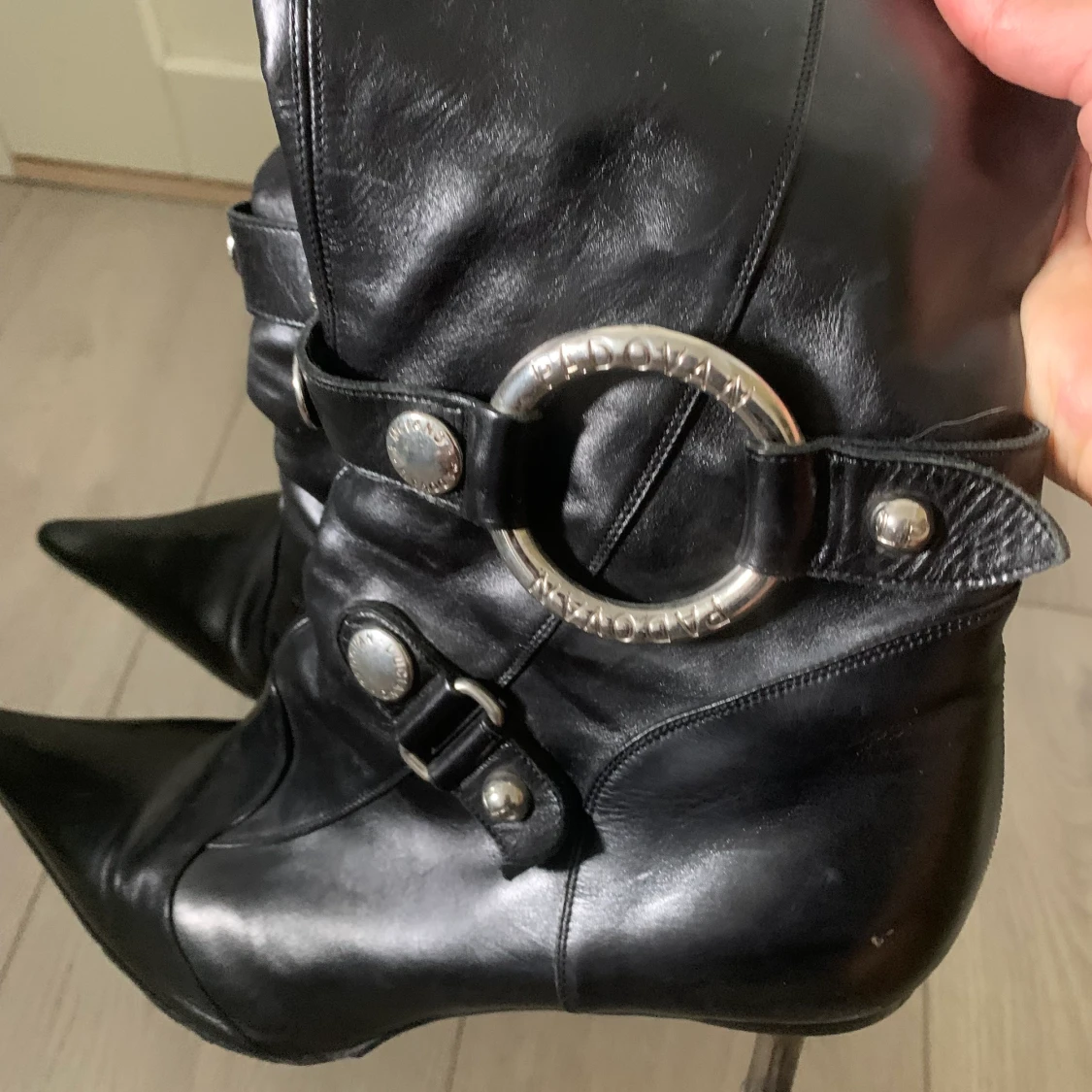Knähöga boots med klack - 91