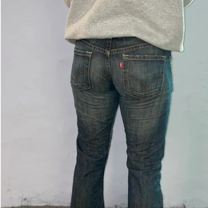 Vintage levis jeans  - Säljer dessa as snygga low waist levisjeanen från ”vintagekläder”. Säljer då de var lite för stora.  (Tryck inte på köp direkt), (bilden är lånad från deras hemsida)
