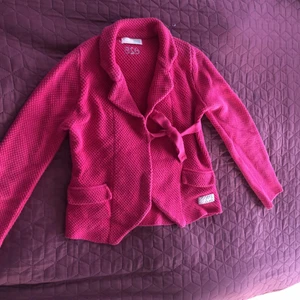 Odd Molly koft  - Rosa kofta med/kavaj med dutljer 