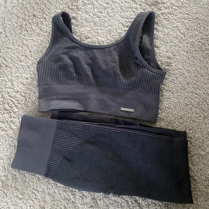 Träningsset  - Supersnyggt träningsset som aldrig har varit använt pga för litet 💓