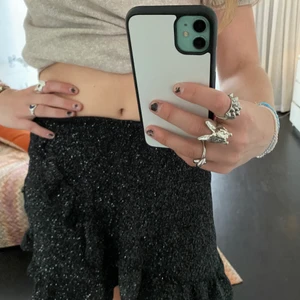 Glittrig kjol  - Cool kjol med inbyggda shorts! Använd 1 gång nyår 2020