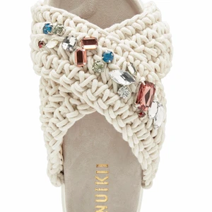 tofflor - Säljer mina super fina Inuikii tofflor! använda två gånger!🤗🌟💕 Hör av er vid intresse!