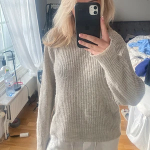 Stickad tröja  - Skit snygg stickad tröja från na kd! Inte alls använd mycket!