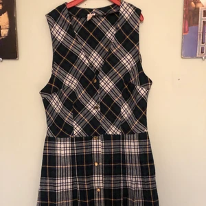 Rutig klänning - Osäker om var den kommer ifrån och vilket märke men väldigt skönt tyg med bra kvalitet! 