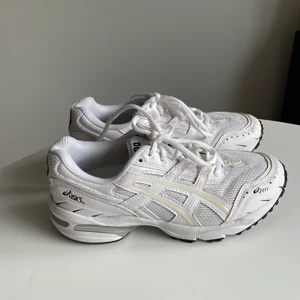 Oasic Skor  - Skosnören sönder- behövs nya. Annars fint skick 