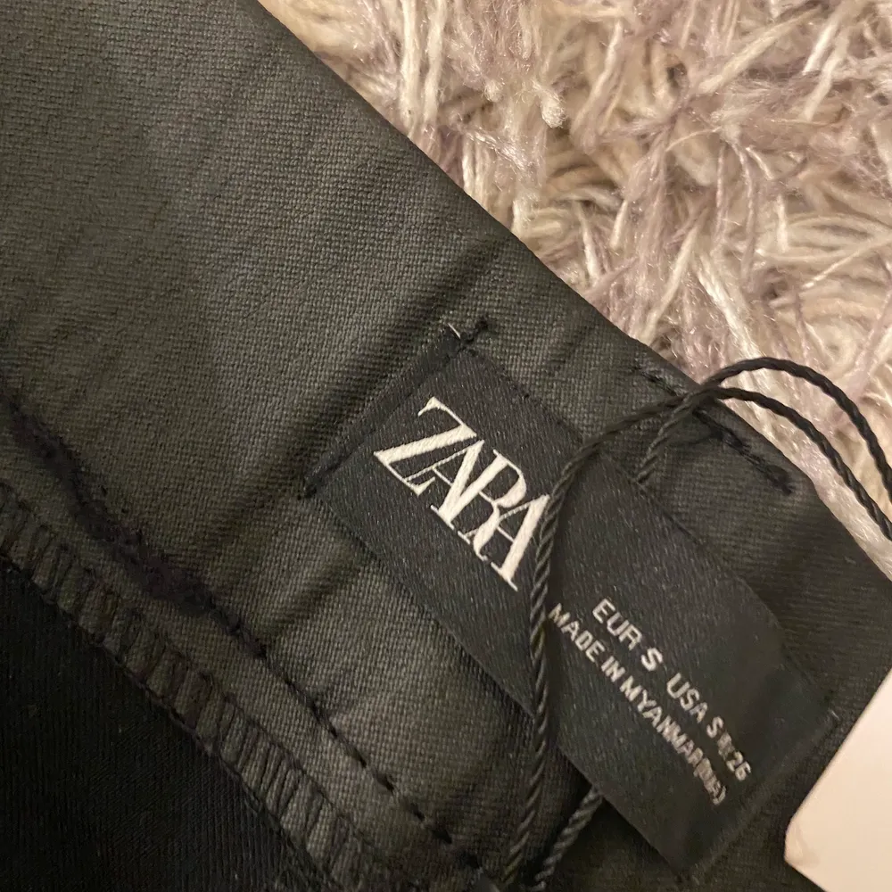 Helt ny Zara leggings i small. Jag fick dem i present men passade inte mig.. Jeans & Byxor.