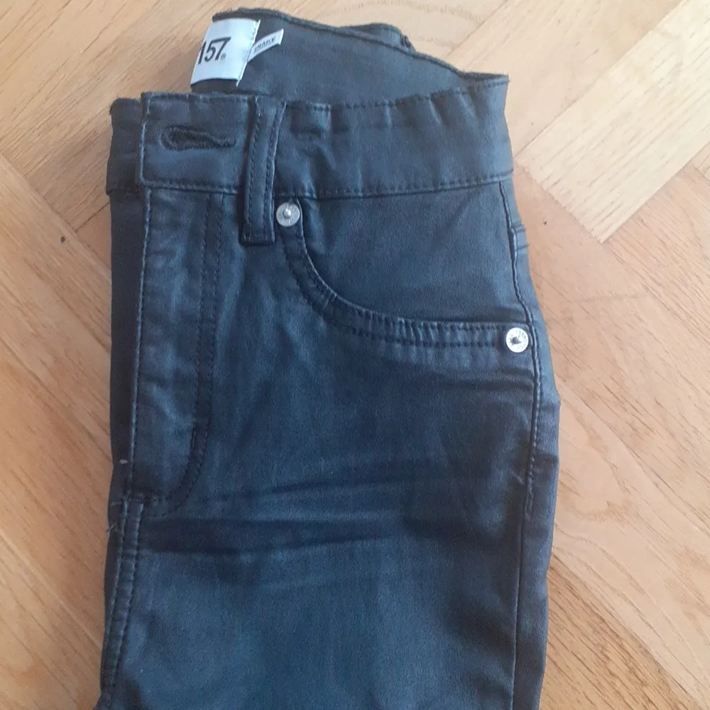 Skinn byxa stl XS Aldrig använda  Slim modell Långa ben. Jeans & Byxor.