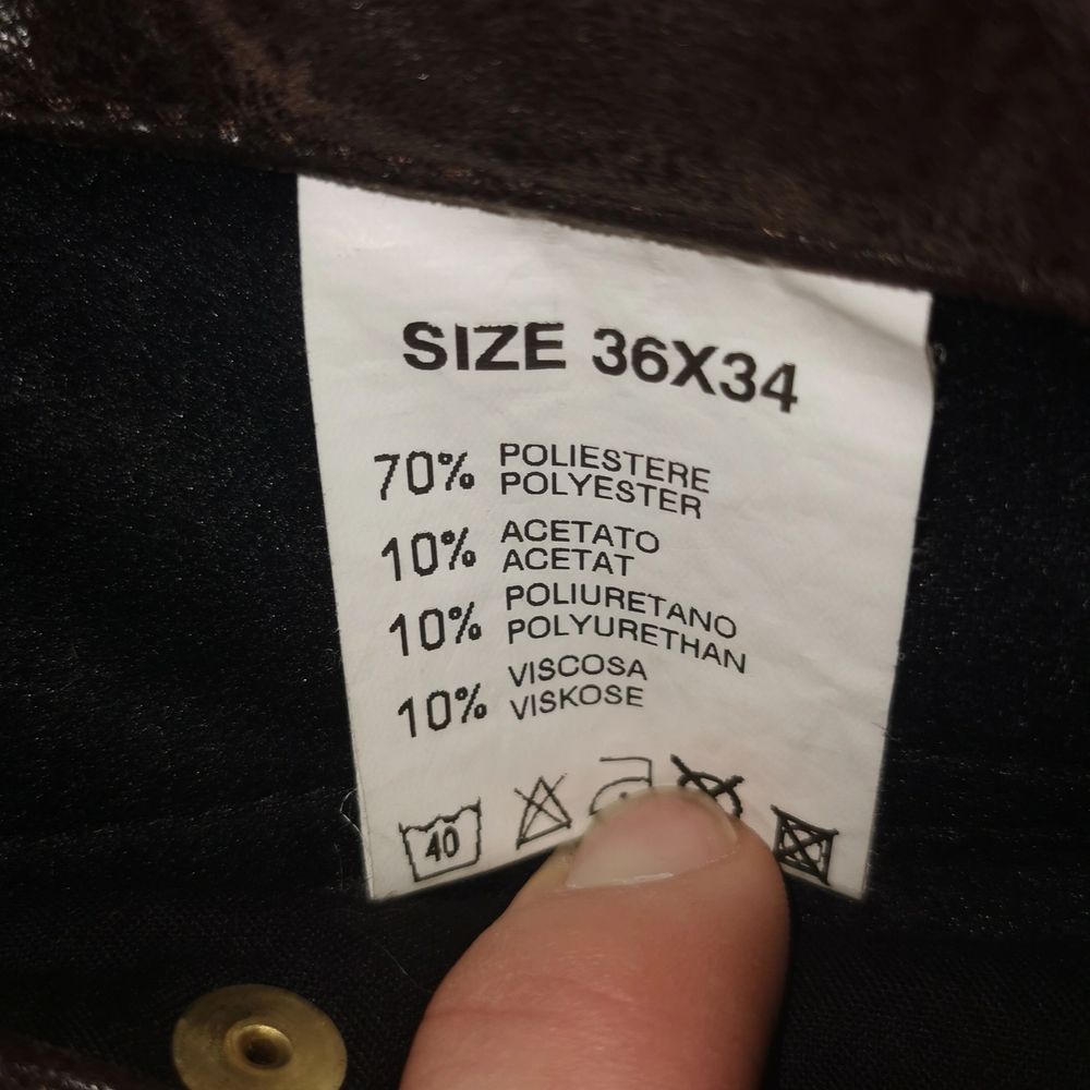 Bruna byxor från Slacks. Begagnade men i bra skick. Om du vill veta mer är det bara att skriva!. Jeans & Byxor.
