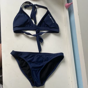 Sail Racing Bikini - Marinblå bikini från Sail Racing💙 Knappt använd, jättefint skick. Storlek xs.
