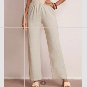 SHEIN byxor  - Säljer dessa fina byxor då de krömp i tvätten efter en användning och blev för korta. Dom är i storlek M men skulle säga att de är som XS nu. Fler bilder kan skickas vid intresse. Nypris : 159