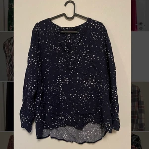Blus med stjärnor - Fin blus med stjärnor som mönster