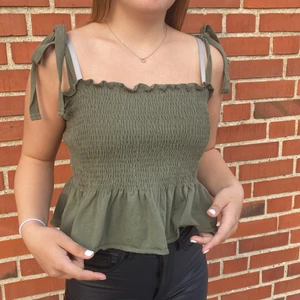 Grönt linne - Säljer detta jätte fina militär gröna linnet!! 😍 som nytt!! 