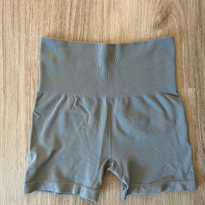 Cykelbyxor  - Helt nya shorts från hm, seamless. Stl S