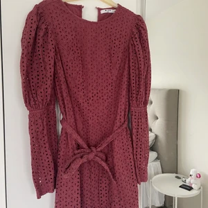 Klänning - Rosa NA-KD klänning. Endast använd en gång under midsommar