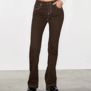 MOTEL OANVÄNDA JEANS - OANVÄNDA (endast testade en gång). Alla lappar kvar. Storlek s, längd 31 inch. Väldigt stretchiga lär passa medium också. 