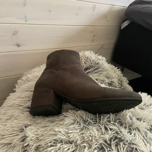 39 - Knappt använda, nypris 399kr mitt pris 120kr, nyskick, vill bli av med allt då de är ivägen, köparen står för frakten 💕