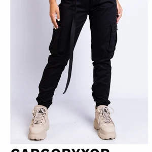 Cargo pants madlady strl s - Cargo pants ifrån madlady. Använda ett par gånger men är lite små för mig. Dom är sköna, sitter bra och är i bra skick.
