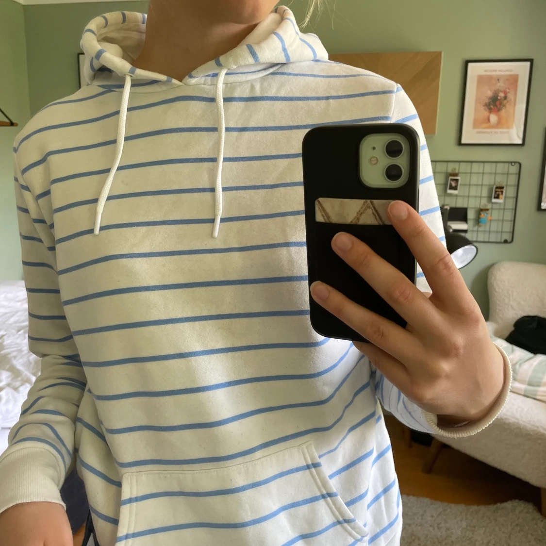 Blå-vitrandig hoodie